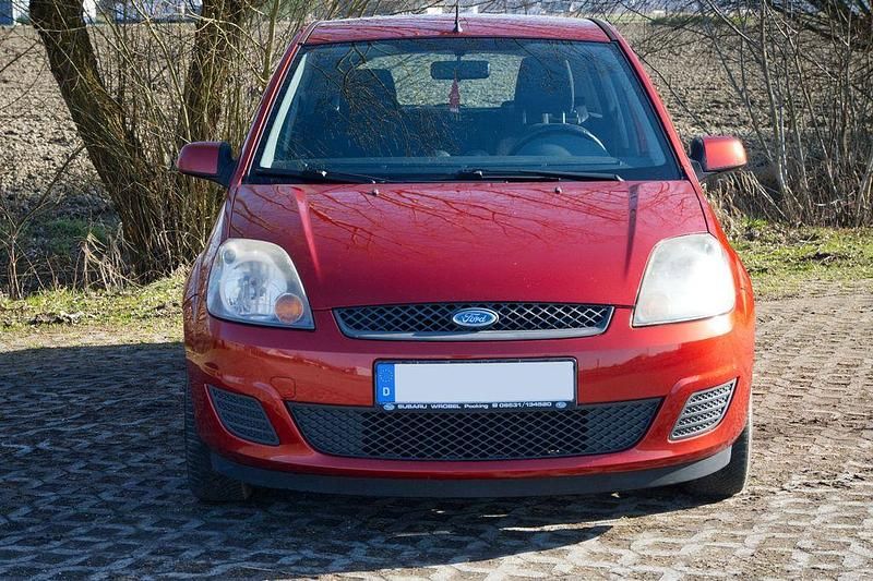 Gebraucht Ford Fiesta Style 69 PS (50 kW) 2007 Orange Kleinwagen