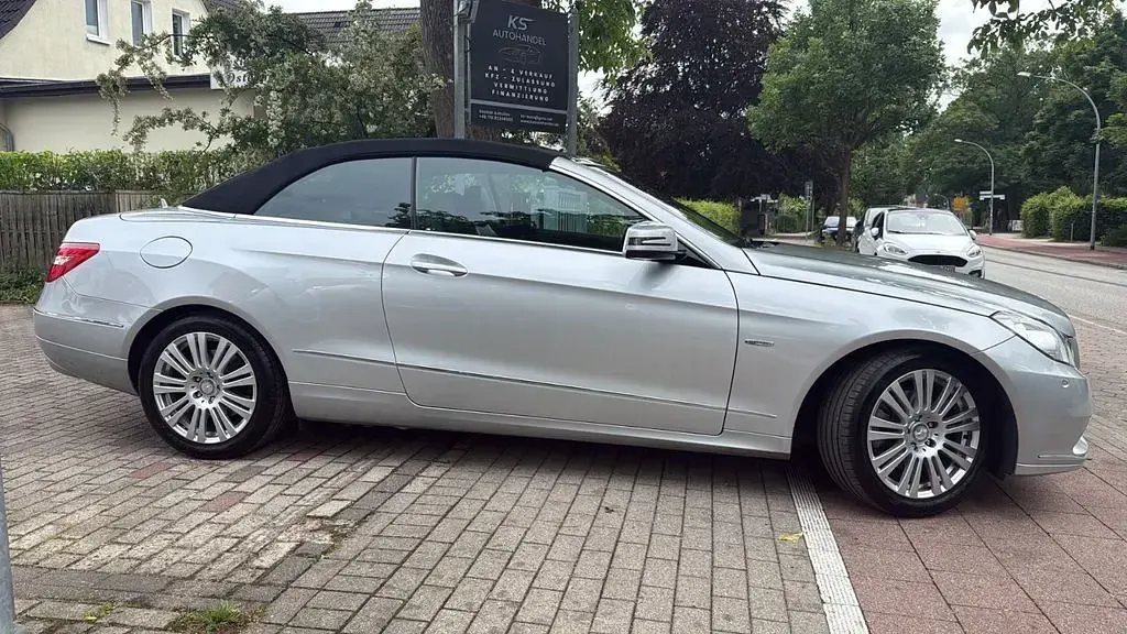 Gebraucht Mercedes E200 184 PS (135 kW) 2011 Silber Cabrio