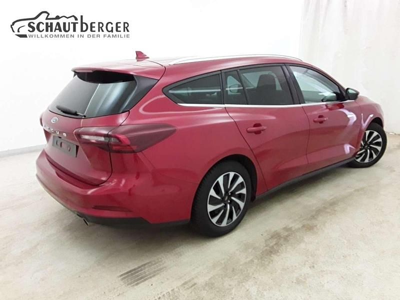 Gebraucht Ford Focus Titanium 155 PS (114 kW) 2024 Rot Kombi