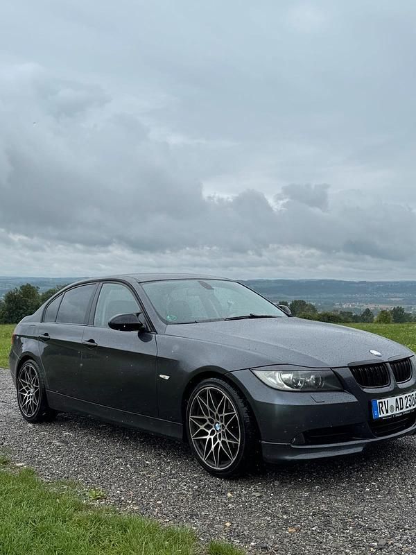 Gebraucht 2005 BMW 320 Limousine | 2.500 € - Bild 1/4