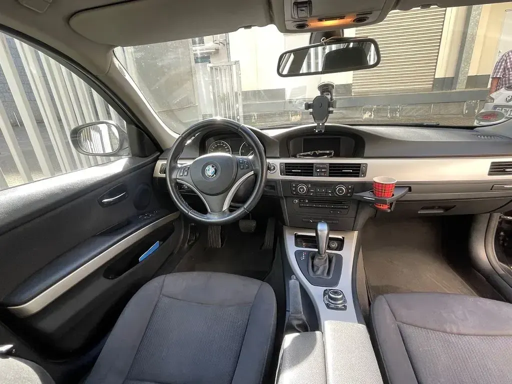 Gebraucht BMW 320 Lifestyle 184 PS (135 kW) 2011 Schwarz Kombi