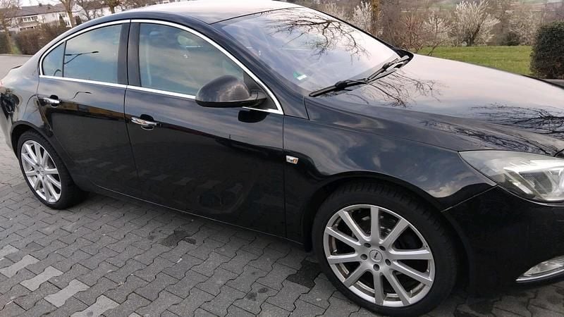 Gebraucht Opel Insignia 220 PS (161 kW) 2010 Schwarz Limousine