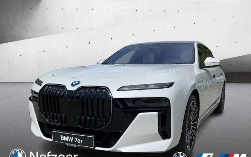 Weiß Gebraucht 2025 BMW 750e Shadowline Limousine | 133.131 € (Fairer Preis) - Bild 1/4
