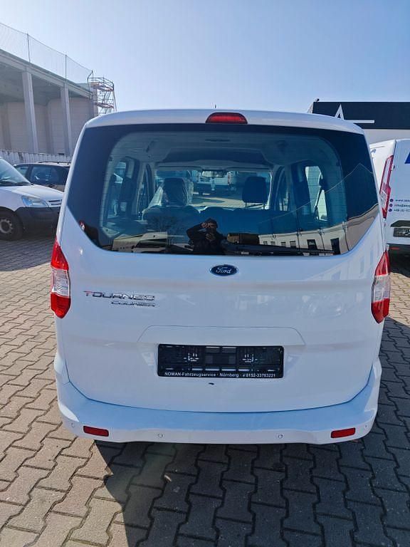 Gebraucht Ford Tourneo Courier Trend 101 PS (74 kW) 2019 Weiß Van / Kleinbus