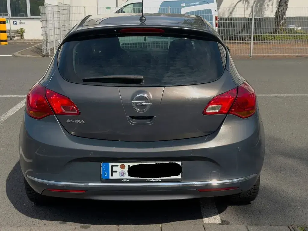 Gebraucht Opel Astra 120 PS (88 kW) 2012 Grau Limousine