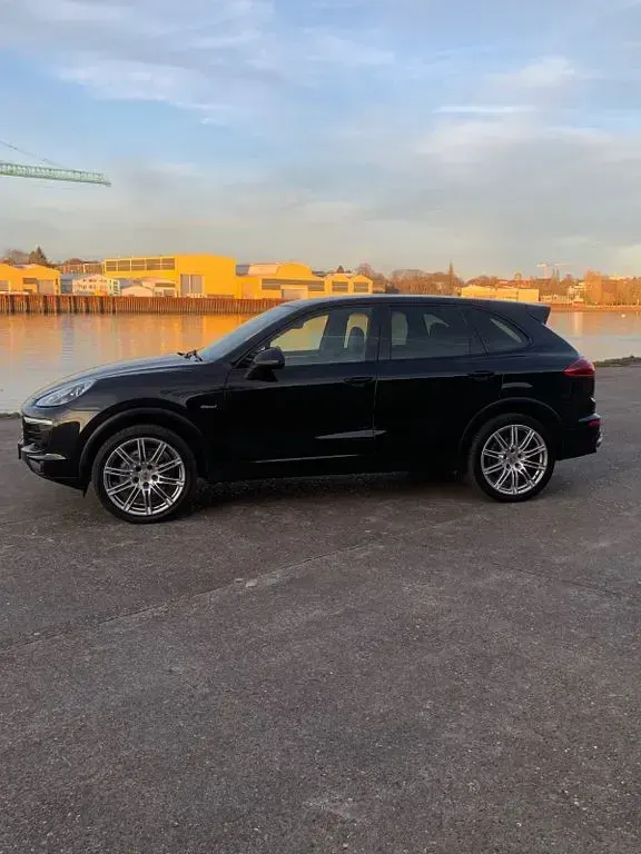 Second-hand Porsche Cayenne 262 CP (192 kW) 2016 Negru SUV