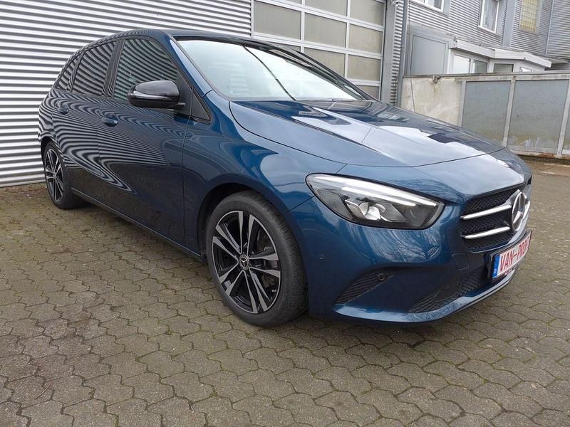 Gebraucht Mercedes B180 136 PS (100 kW) 2019 Denimblau (metallic) Van / Kleinbus
