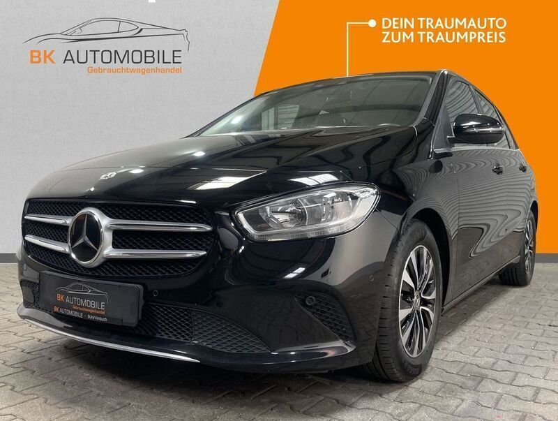 Schwarz Gebraucht 2022 Mercedes B180 Van / Kleinbus | 22.900 € (Fairer Preis) - Bild 1/4