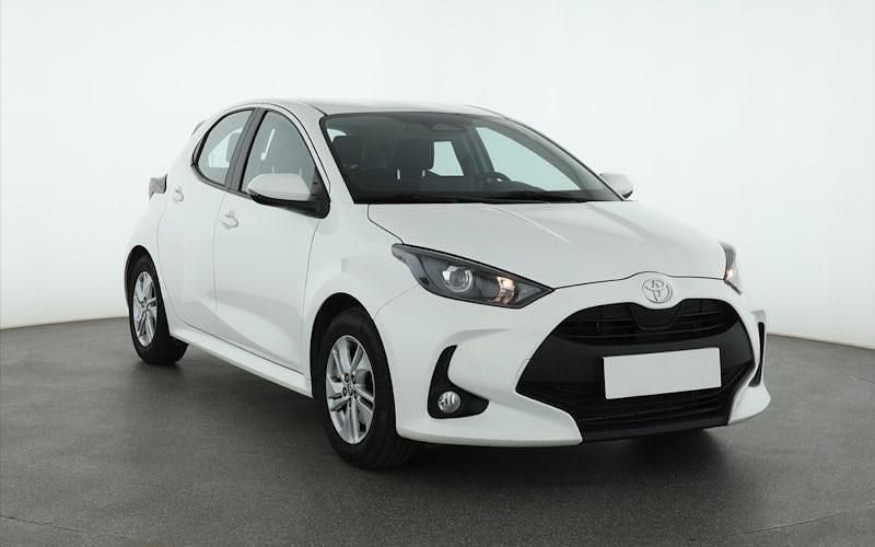 Gebraucht Toyota Yaris Hybrid 116 PS (85 kW) 2024 Weiß Limousine