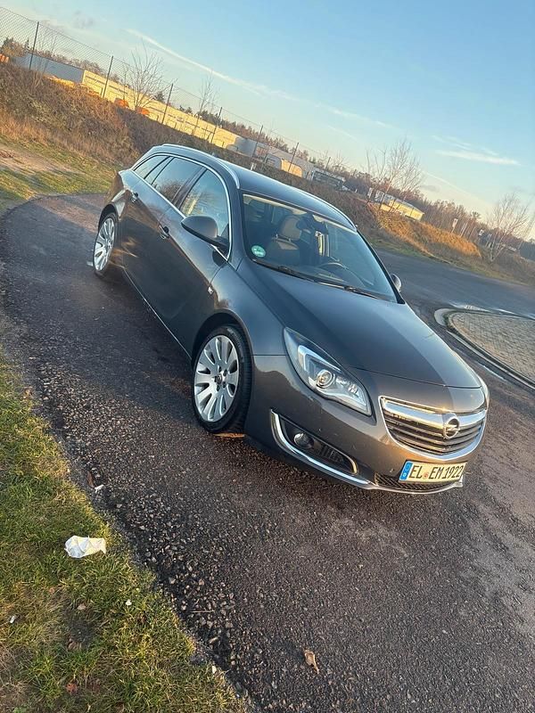 Grau Gebraucht 2016 Opel Insignia Kombi | 4.399 € (Superpreis) - Bild 1/4