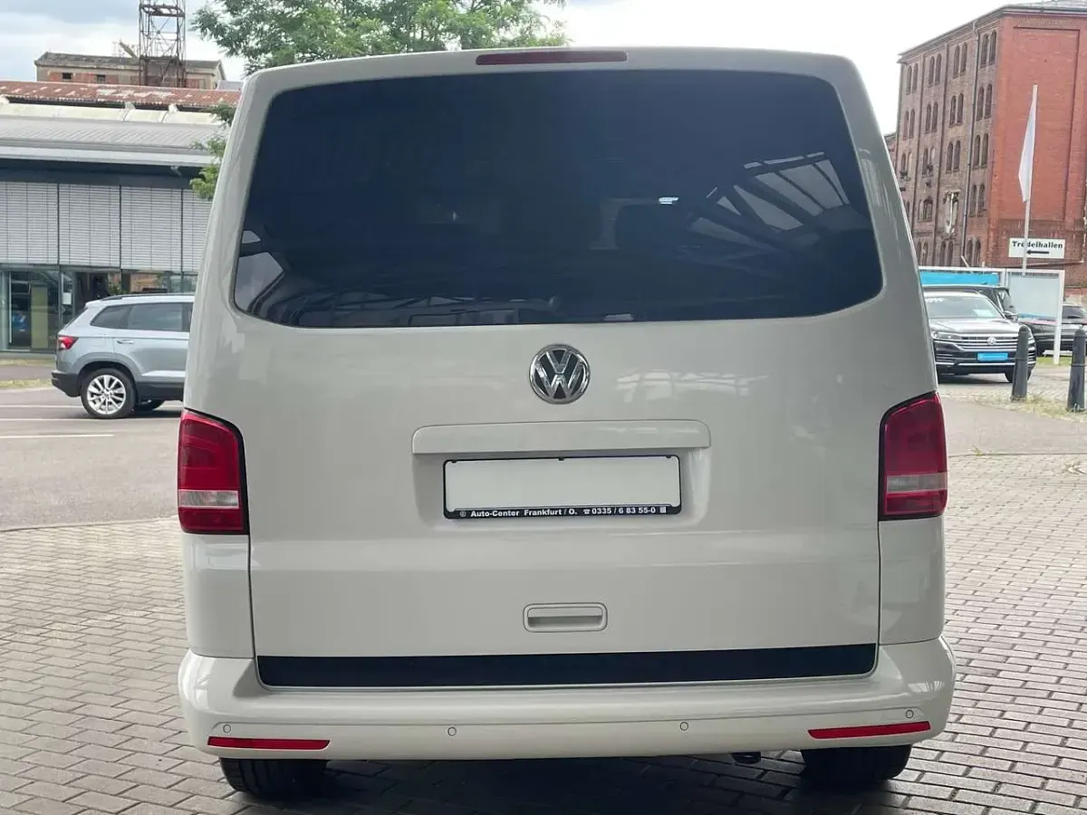Gebraucht VW Caravelle 179 PS (131 kW) 2015 Candyweiß Van