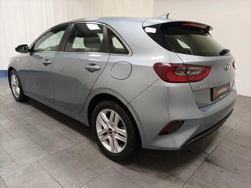 Usado Kia Ceed Vision 160 HP (117 kW) 2022 Prateado Citadino
