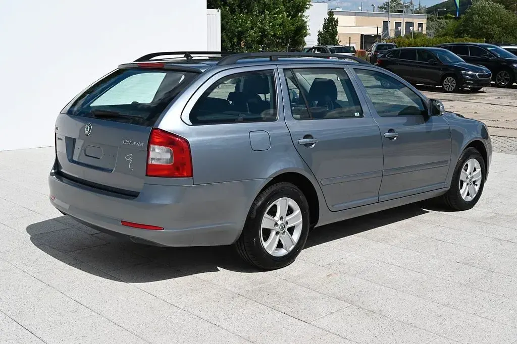 Gebraucht Skoda Octavia Ambition 140 PS (102 kW) 2012 Grau Limousine