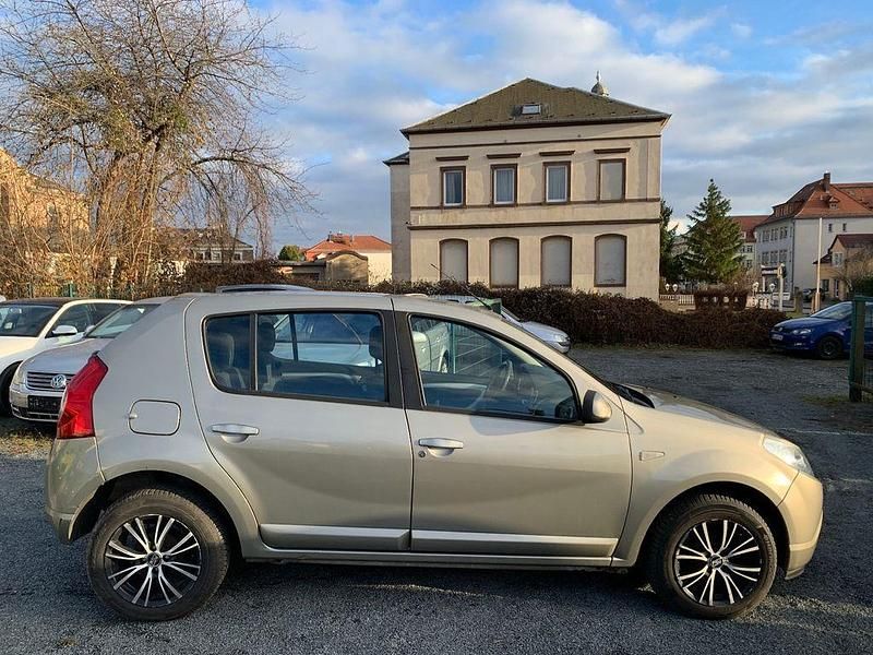 Gebraucht Dacia Sandero 75 PS (55 kW) 2009 Beige Limousine
