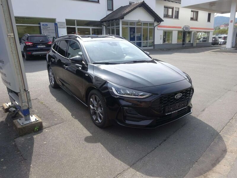 Gebraucht Ford Focus ST-Line 125 PS (91 kW) 2023 Obsidianschwarz metallic Kombi