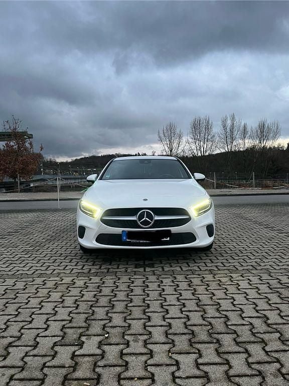 Gebraucht Mercedes A250 Advanced 218 PS (160 kW) 2021 Weiß Limousine