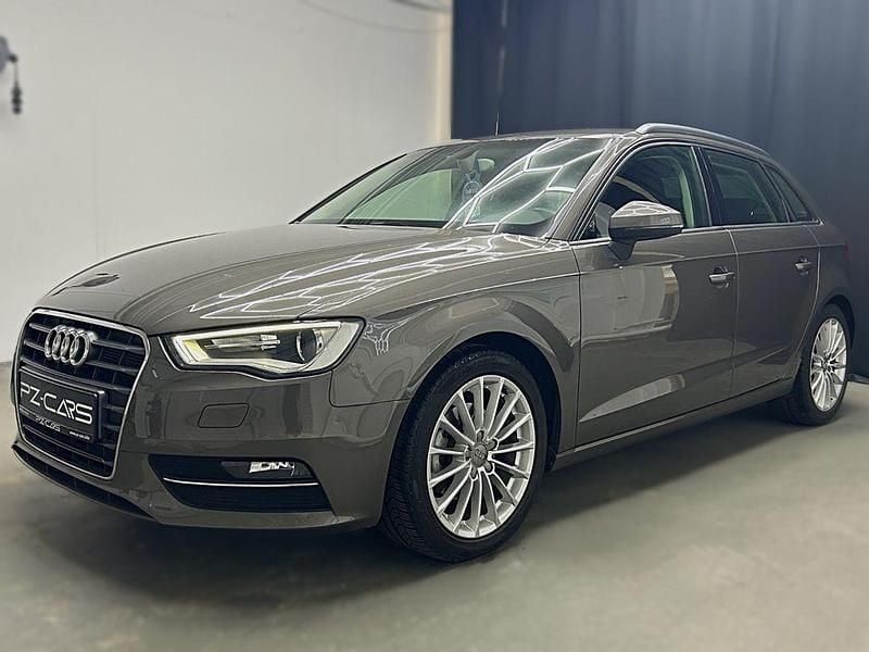 Grau Gebraucht 2013 Audi A3 Ambiente Limousine | 9.390 € (Fairer Preis) - Bild 1/4