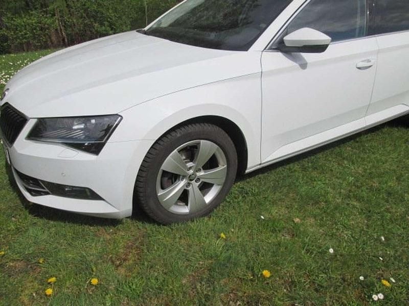 Gebraucht Skoda Superb Style 150 PS (110 kW) 2019 Moonweiss metallic Kombi