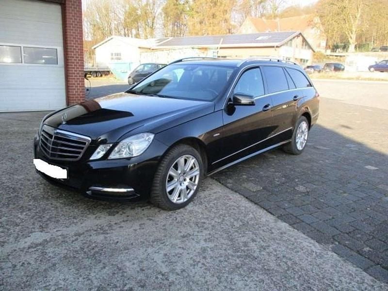 Schwarz Gebraucht 2012 Mercedes E350 Kombi | 7.150 € (Superpreis) - Bild 1/4
