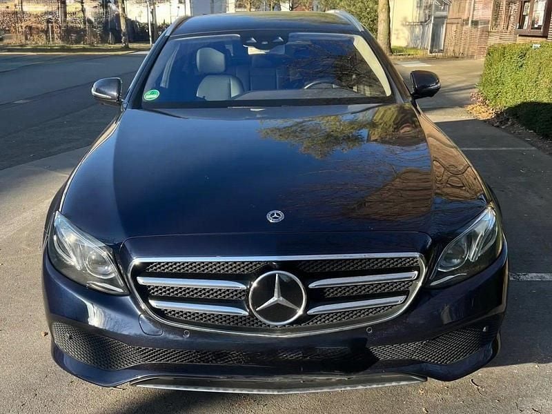 Blau Gebraucht 2019 Mercedes E300 Kombi | 23.500 € (Superpreis) - Bild 1/4