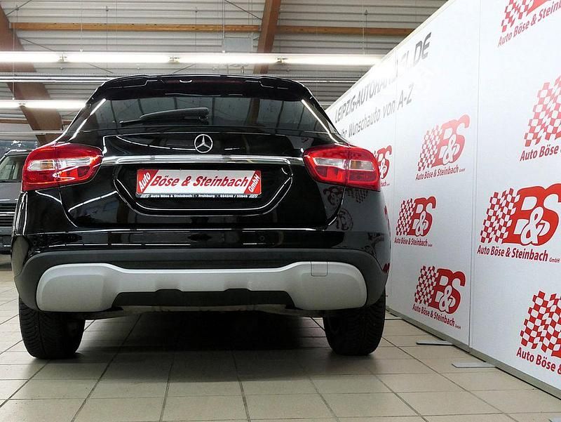 Gebraucht Mercedes GLA180 122 PS (89 kW) 2019 Schwarz SUV
