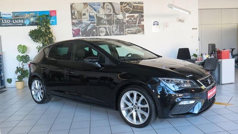Schwarz Gebraucht 2020 Seat Leon FR Limousine | 19.900 € (Superpreis) - Bild 1/4
