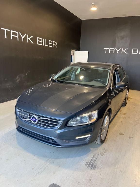 Grau Gebraucht 2014 Volvo V60 Momentum Kombi | 6.500 € (Guter Preis) - Bild 1/4