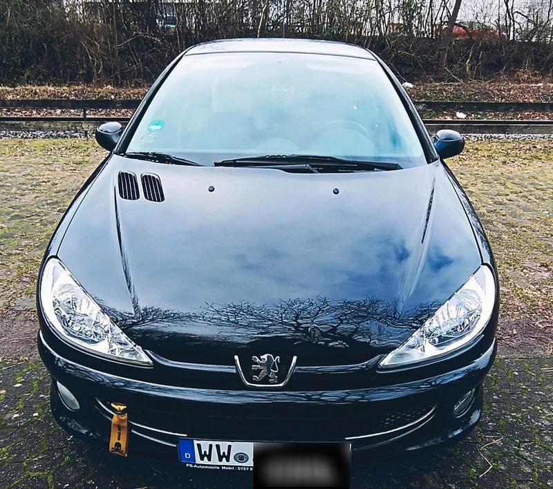 Gebraucht Peugeot 206 75 PS (55 kW) 2008 Schwarz Kleinwagen