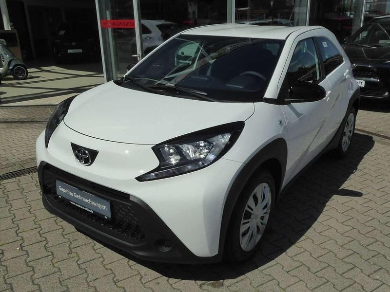 Schneeweiß Neu 2025 Toyota Aygo Business Edition Kleinwagen | 18.490 € - Bild 1/4