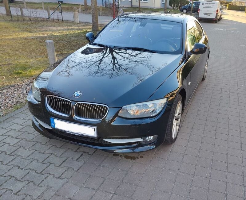Schwarz Gebraucht 2011 BMW 330 Performance Coupé | 14.999 € (Fairer Preis) - Bild 1/4