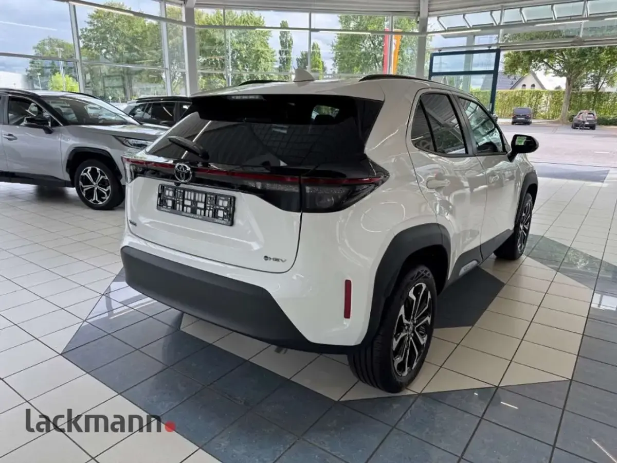 Gebraucht Toyota Yaris Cross Team 116 PS (85 kW) 2024 Weiss SUV