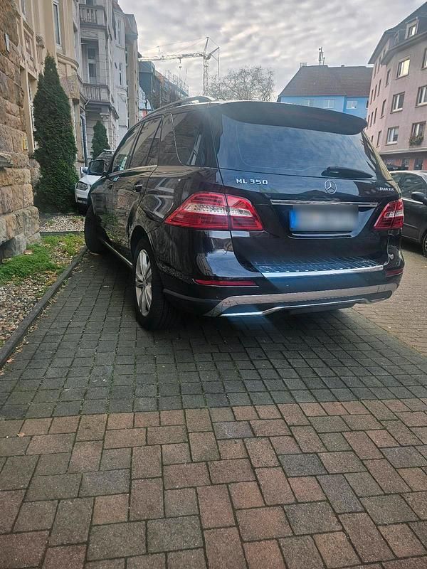 Gebraucht Mercedes ML350 Edition 1 258 PS (189 kW) 2012 Schwarz SUV