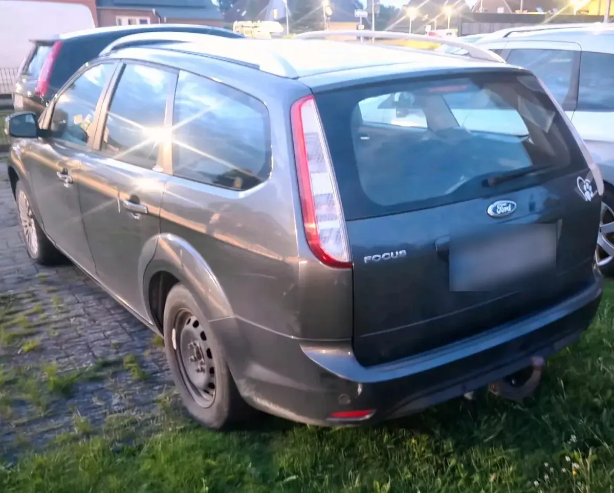 Gebraucht Ford Focus Titanium 125 PS (91 kW) 2010 Grau Kombi