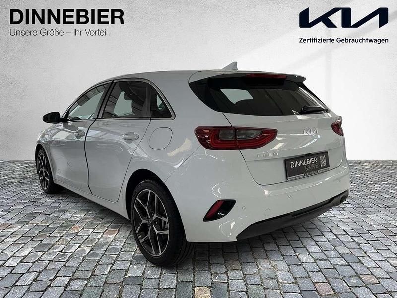 Neu Kia Ceed 140 PS (102 kW) 2025 Carraraweiss Kleinwagen