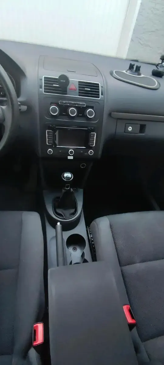 Gebraucht VW Touran 105 PS (77 kW) 2012 Schwarz Van / Kleinbus