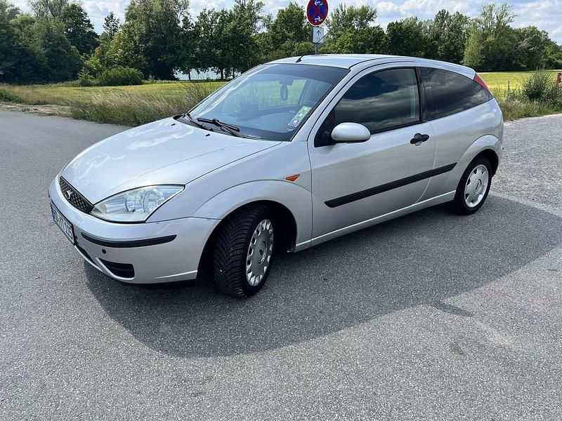 Silber Gebraucht 2004 Ford Focus Sport Kleinwagen | 2.200 € (Teuer) - Bild 1/4