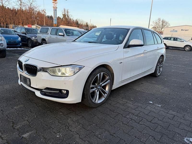 Weiß Gebraucht 2012 BMW 316 Sport Line Kombi | 6.699 € (Guter Preis) - Bild 1/4