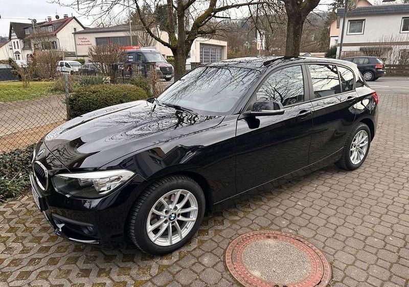 Schwarz Gebraucht 2019 BMW 118 Advantage Kleinwagen | 14.499 € (Fairer Preis) - Bild 1/4