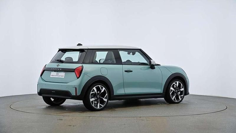 Second-hand Mini Cooper Classic 156 CP (114 kW) 2024 Verde Hatchback