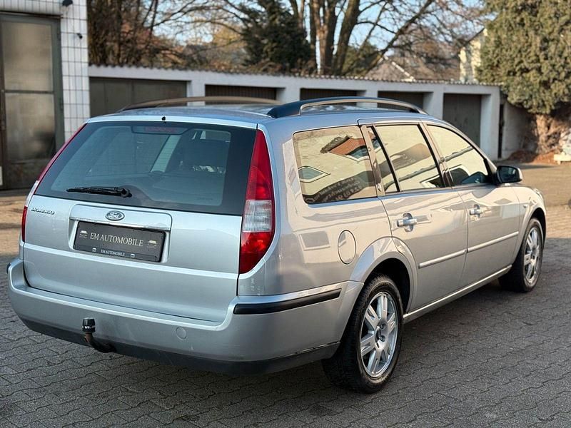 Gebraucht Ford Mondeo Ghia 145 PS (106 kW) 2005 Silber Kombi