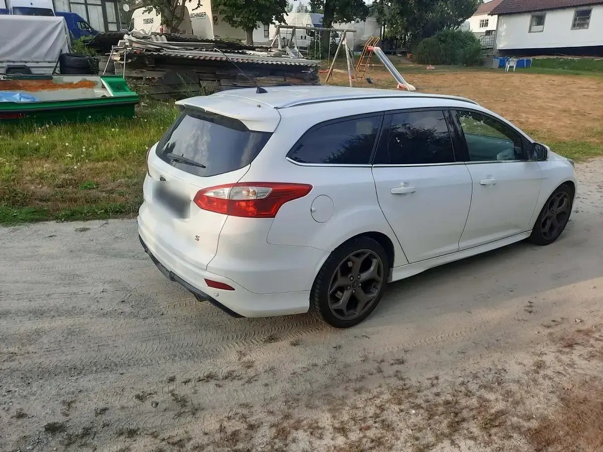 Gebraucht Ford Focus 150 PS (110 kW) 2013 Weiß Kombi