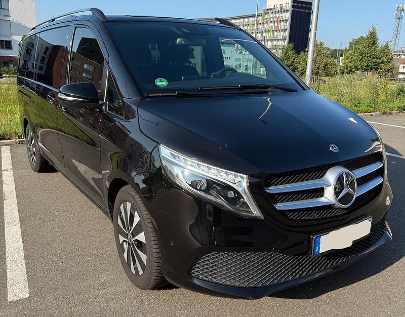 Schwarz Gebraucht 2021 Mercedes V250 Van / Kleinbus | 42.900 € (Superpreis) - Bild 1/4