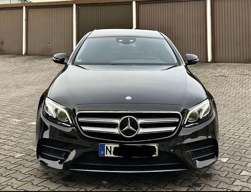 Gebraucht Mercedes E220 AMG line 194 PS (142 kW) 2016 Schwarz Limousine
