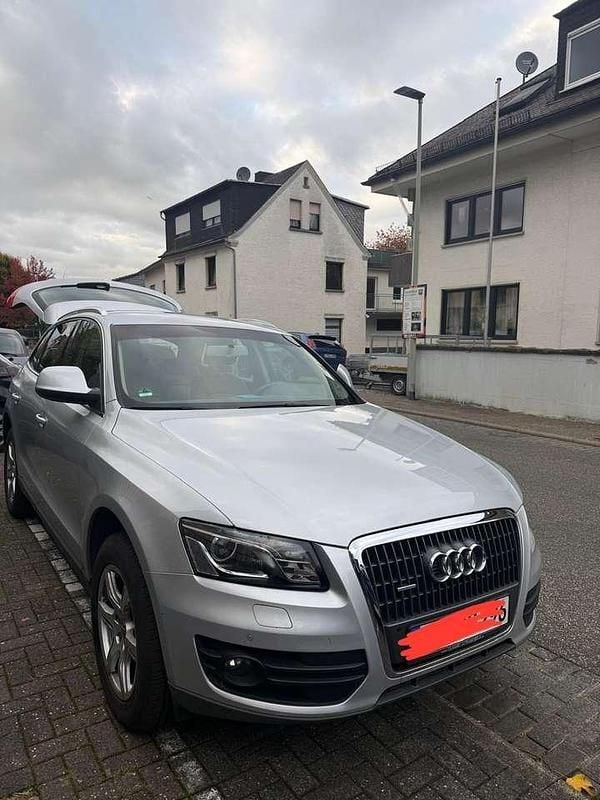 Grau Gebraucht 2009 Audi Q5 SUV | 8.900 € - Bild 1/4
