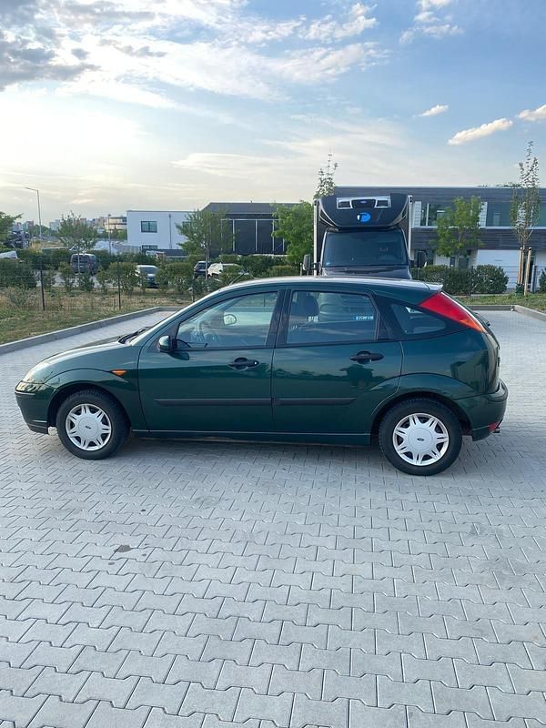 Grün Gebraucht 2004 Ford Focus Ghia Kleinwagen | 1.250 € (Guter Preis) - Bild 1/4