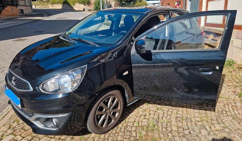 Schwarz Gebraucht 2019 Mitsubishi Space Star Active Limousine | 8.000 € (Fairer Preis) - Bild 1/4