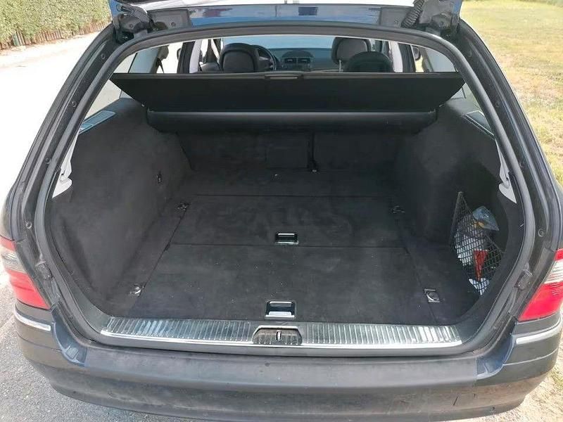 Gebraucht Mercedes E220 Avantgarde 170 PS (125 kW) 2009 Blau Limousine