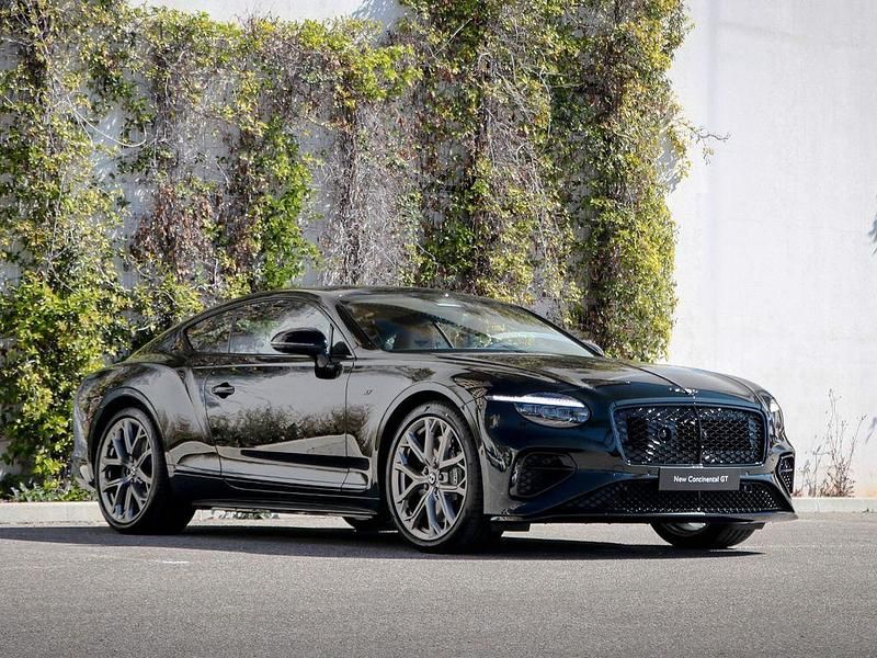 Neu Bentley Continental 680 PS (500 kW) 2026 Grün