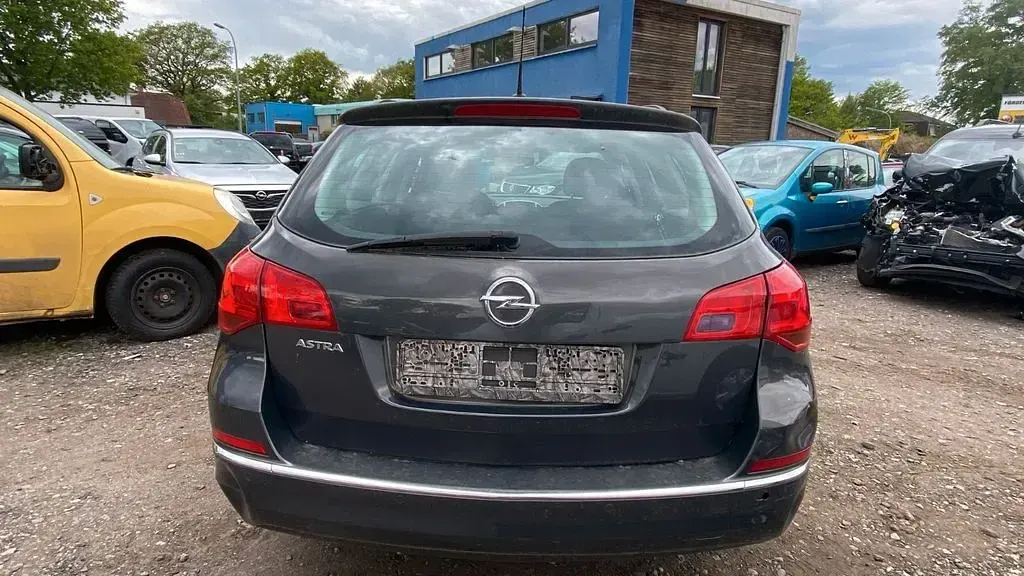 Usata Opel Astra Selection 120 CV (88 kW) 2012 Grigio Station wagon