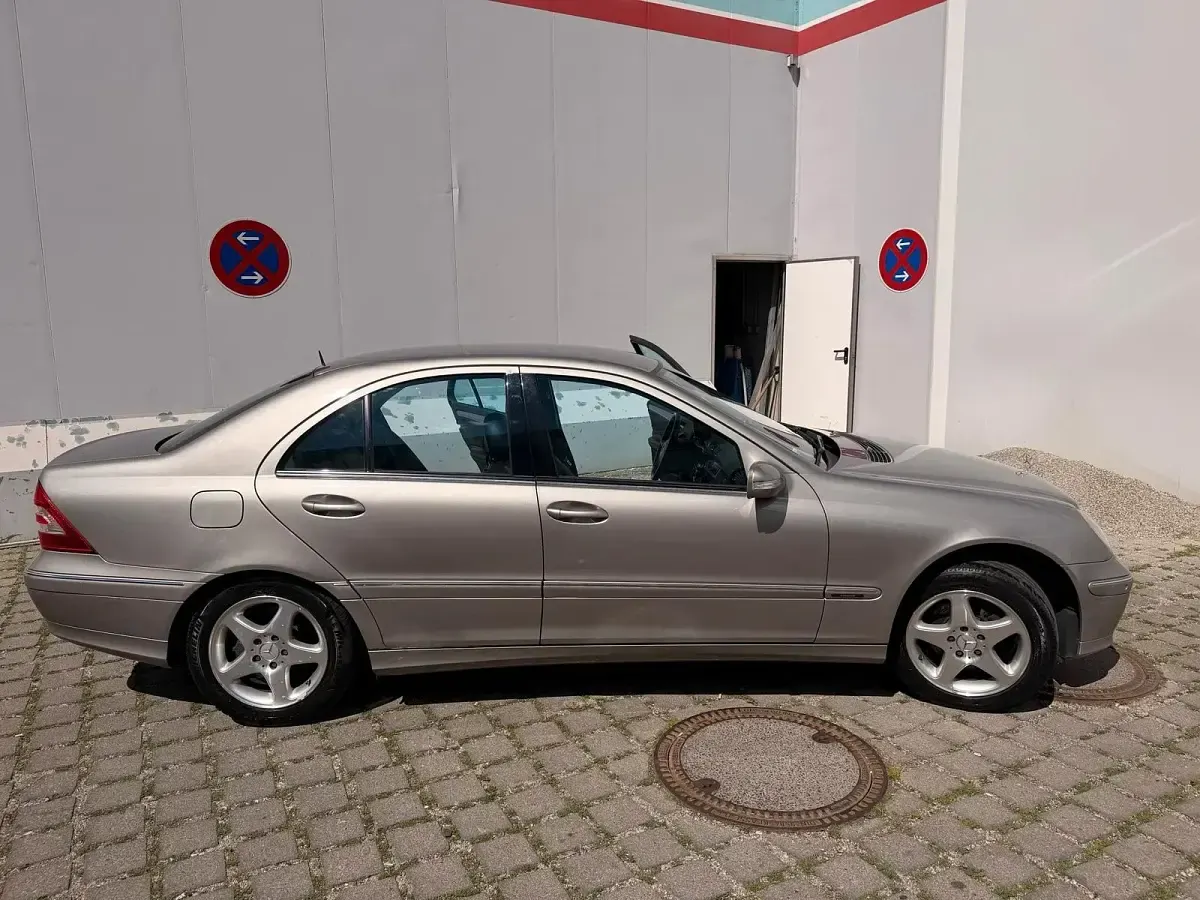 Gebraucht Mercedes C320 Classic 218 PS (160 kW) 2004 Grau Limousine